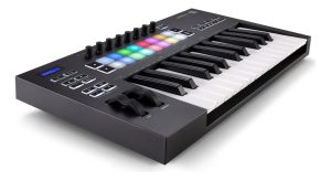 Teclado Controlador Midi Novation Launchkey 25 Mk3 Negro