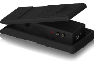 Pedal De Volumen Y Expresión Behringer Fcv100 Para Guitarra Y Teclado Negro